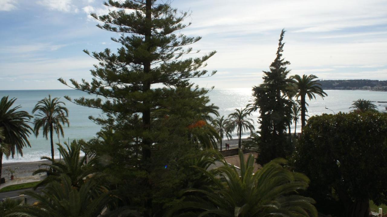 Regina Sur La Plage Menton Bagian luar foto