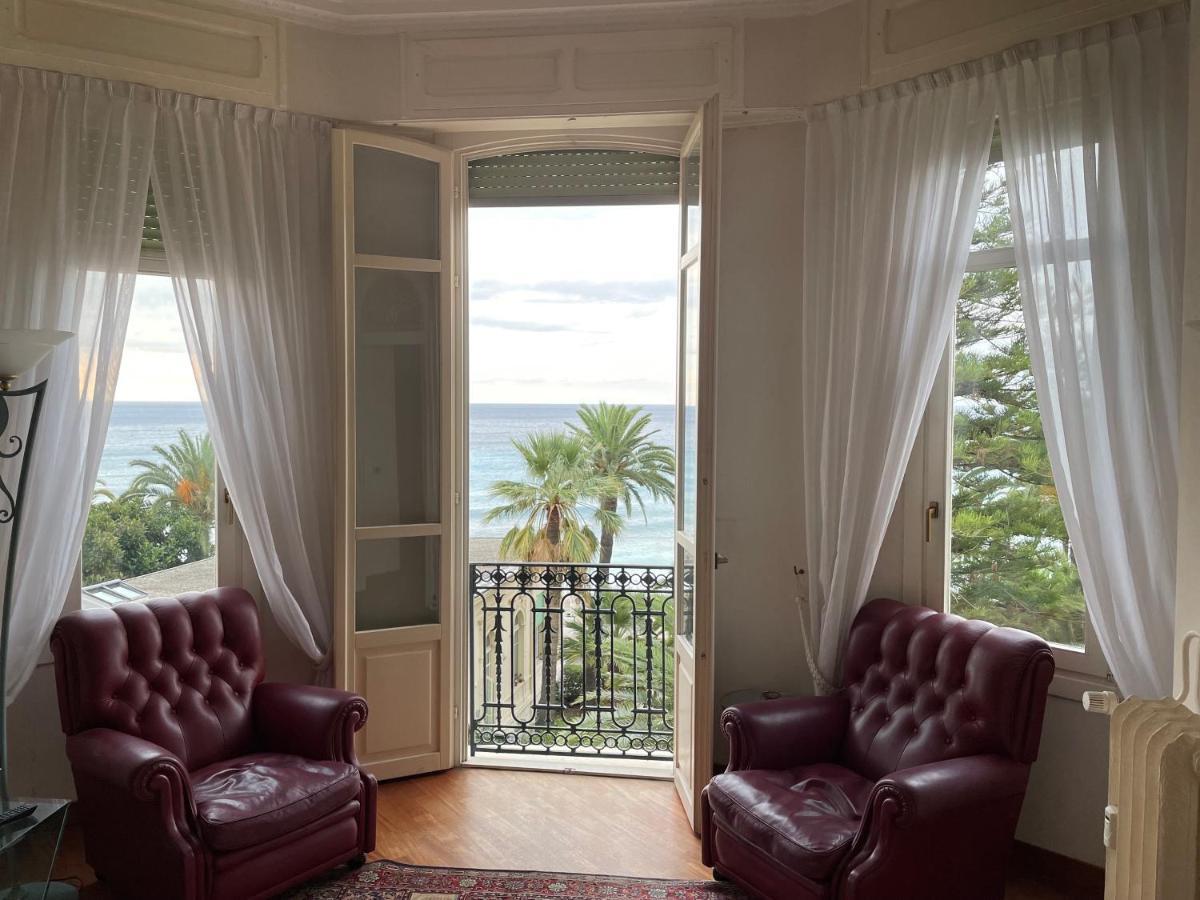 Regina Sur La Plage Menton Bagian luar foto