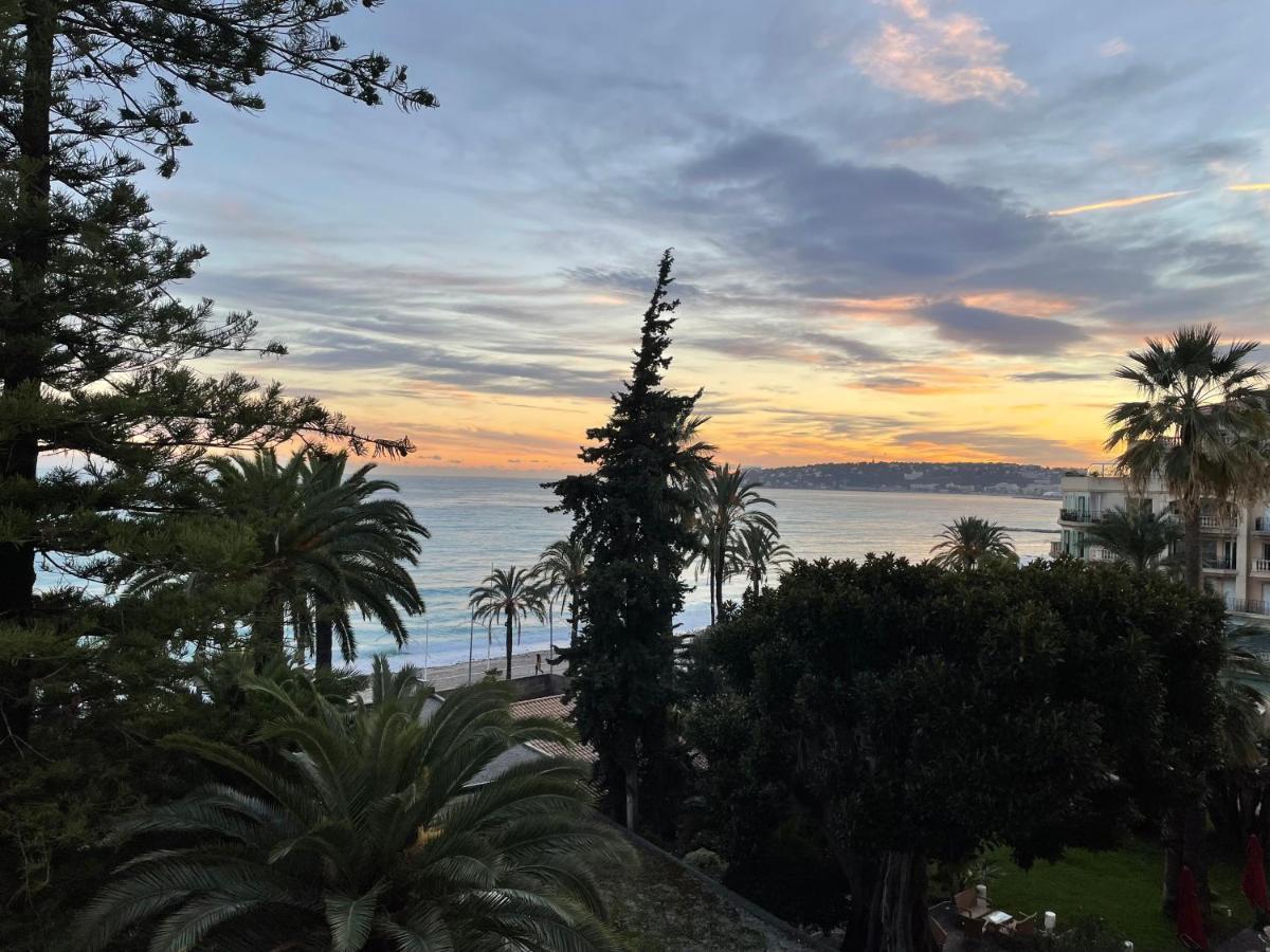 Regina Sur La Plage Menton Bagian luar foto