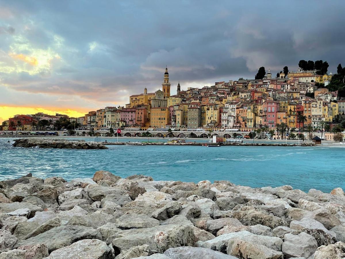 Regina Sur La Plage Menton Bagian luar foto